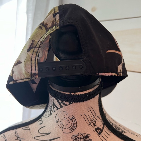 Floral Black Cap by Fresh Neff Company, EUC, one size fits all - Picture 3 of 5